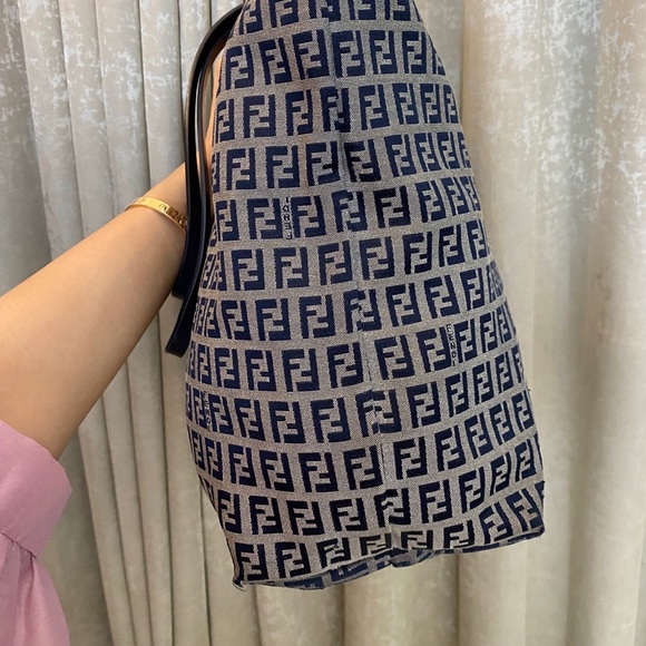 💃Fendi 💃 Zucca-pattern Roll tote bag - Picture 6 of 16